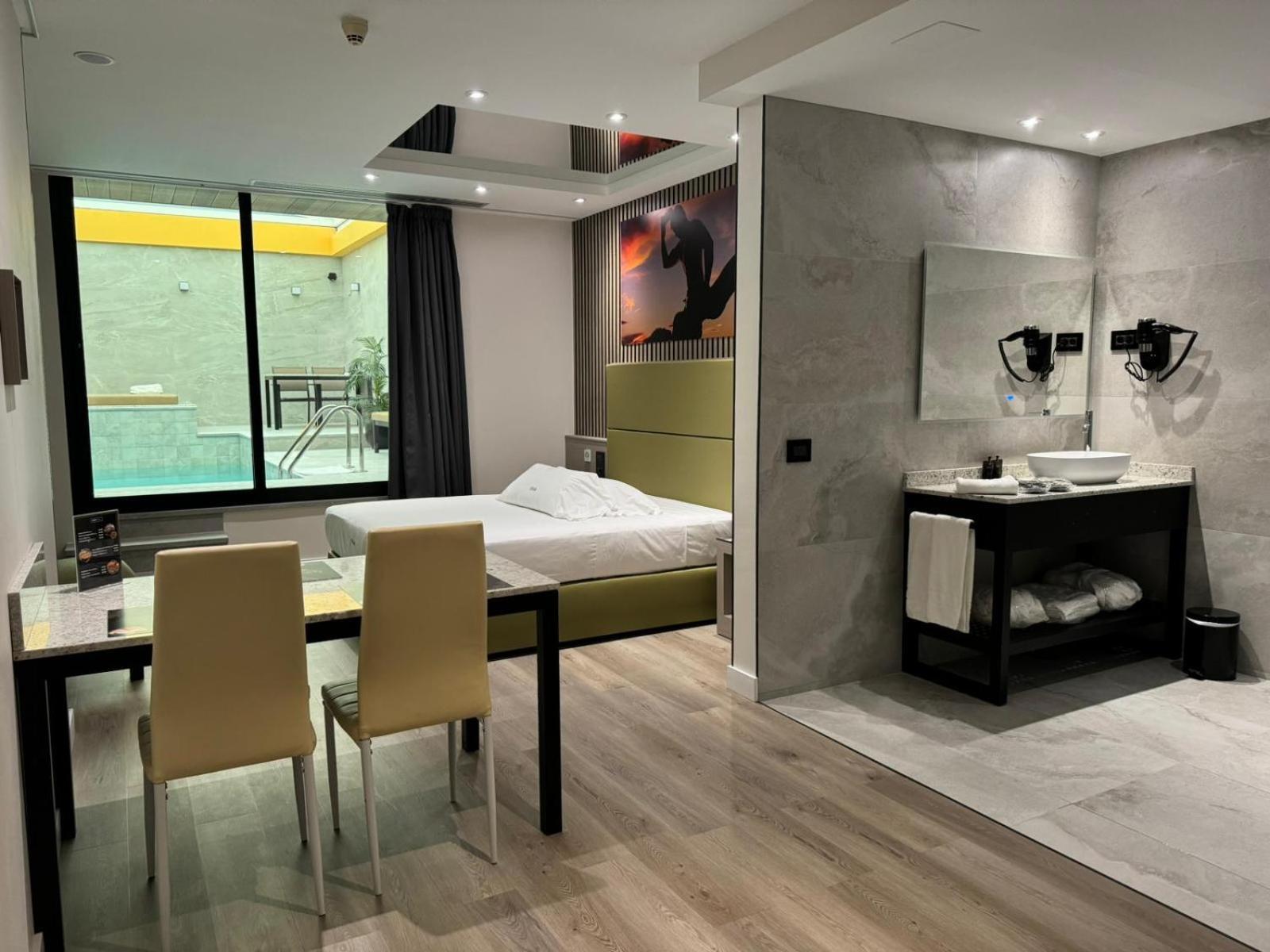 Zouk Hotel (Adults Only) Алькала-де-Енарес Екстер'єр фото