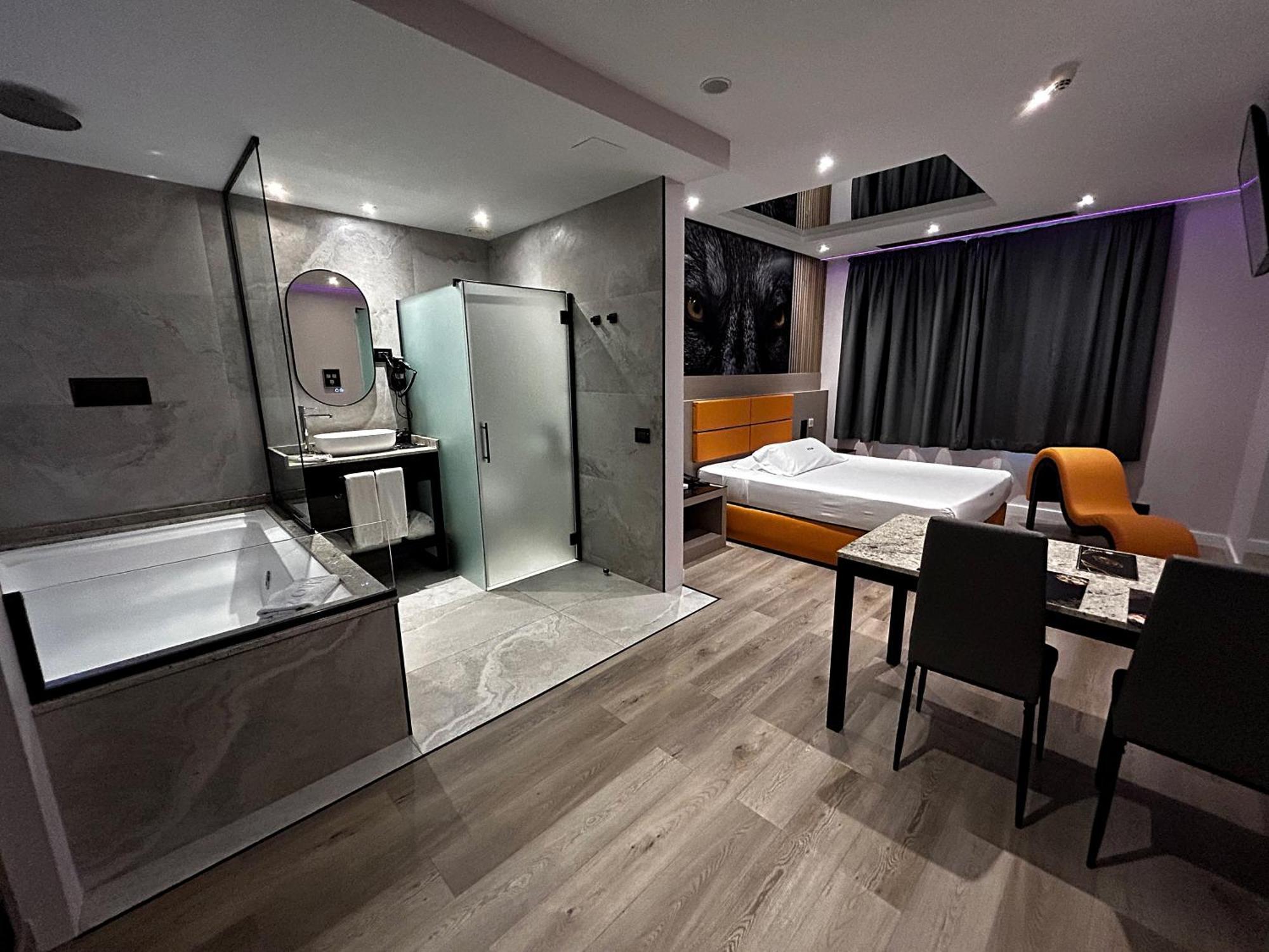 Zouk Hotel (Adults Only) Алькала-де-Енарес Екстер'єр фото