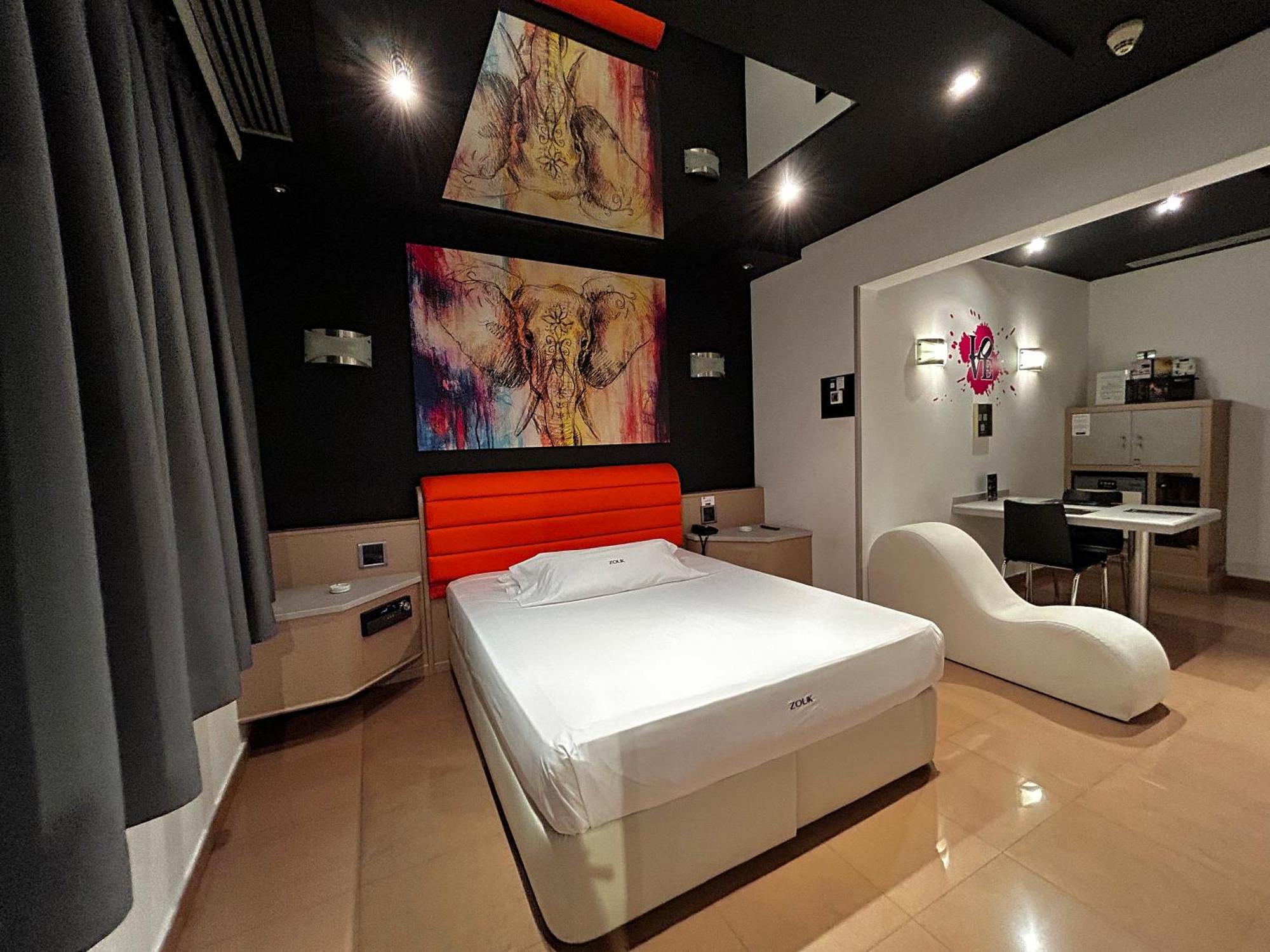 Zouk Hotel (Adults Only) Алькала-де-Енарес Екстер'єр фото