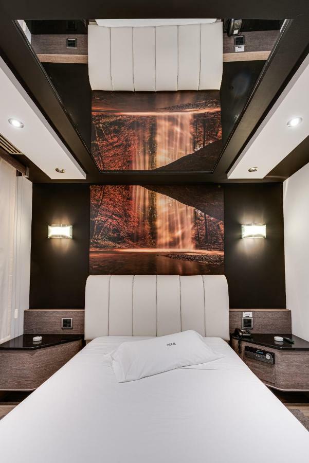 Zouk Hotel (Adults Only) Алькала-де-Енарес Екстер'єр фото