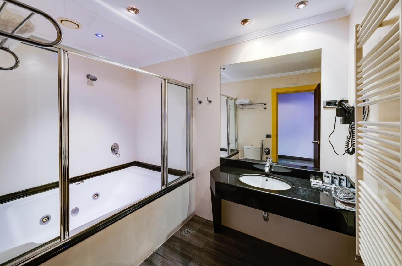 Zouk Hotel (Adults Only) Алькала-де-Енарес Екстер'єр фото