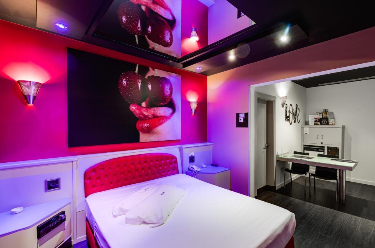 Zouk Hotel (Adults Only) Алькала-де-Енарес Екстер'єр фото